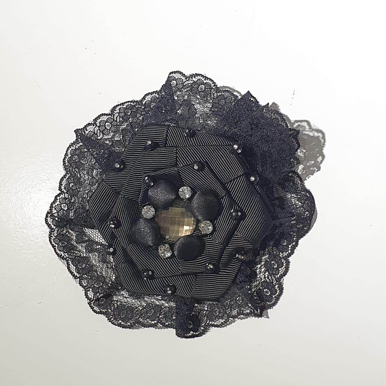 FLOR DE CABELO PRETA C/BABADO PRETO - UND