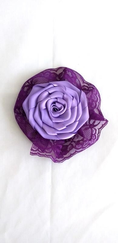 FLOR DE CABELO LILAS C/BABADO ROXO - UND