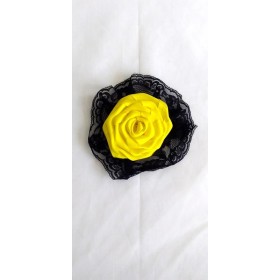 FLOR DE CABELO AMARELO C/BABADO PRETA - UND